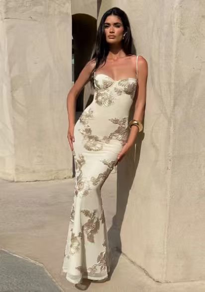 61afe25125d1cbb1b60fa107f1b76af9.jpg Dress with embossed floral embroidery. - Image 1